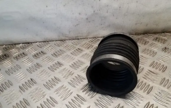 Jeep Grand Cherokee (WK) Air intake hose/pipe