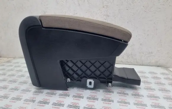 Volkswagen PASSAT B6 Armrest 3C0863319J