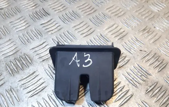 Audi A3 S3 8V Tailgate/boot lid lock trim 4H0827520