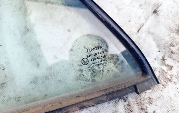 Toyota Avensis T250 Rear vent window glass AS2