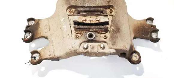 Engine mounting bracket