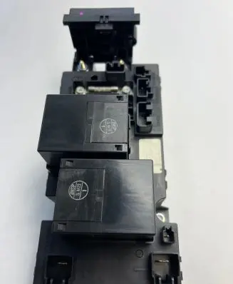 Lexus GS 300 350 430 450H Fuse module 71405036