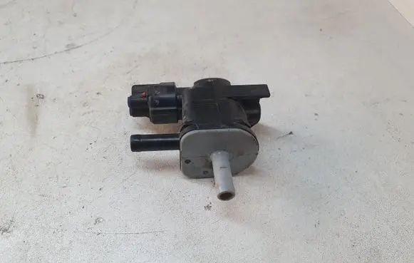 Toyota Prius (XW30) Vacuum valve 9091012276