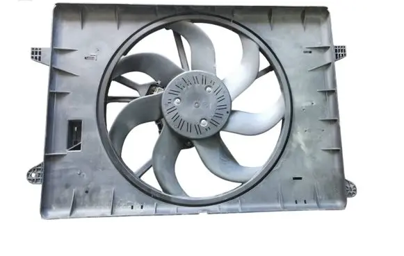 Chrysler Pacifica Radiator cooling fan shroud 68306585AB
