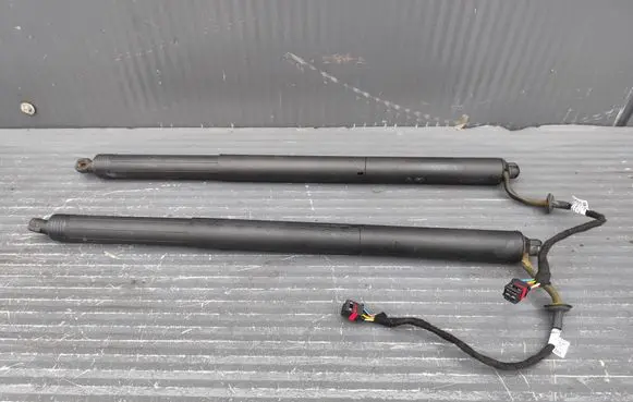 Porsche Macan (95B) Tailgate/trunk strut/damper 95B827851F 95B827861F