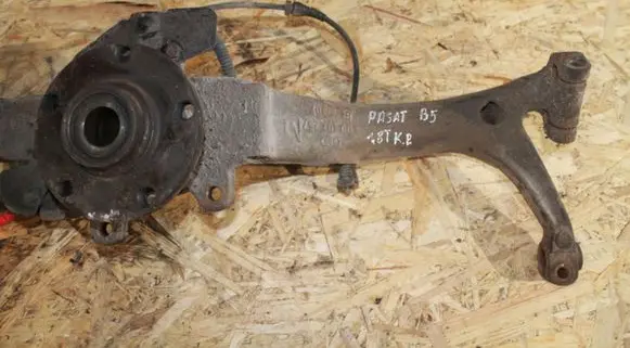 Volkswagen PASSAT B5 Front wheel hub