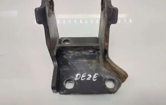 Hyundai Tucson JM Gearbox mounting bracket