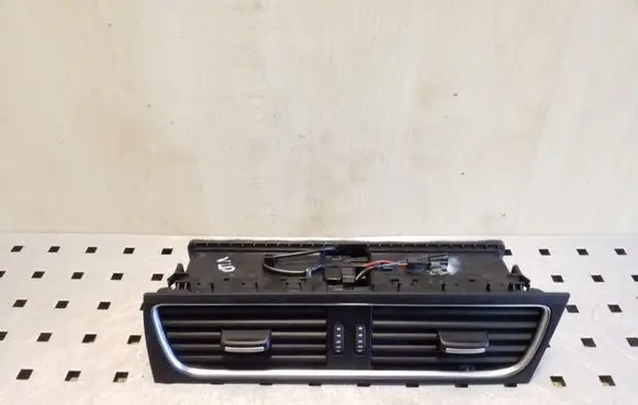 Audi A5 8T 8F Dash center air vent grill 8T2820951A 06485006