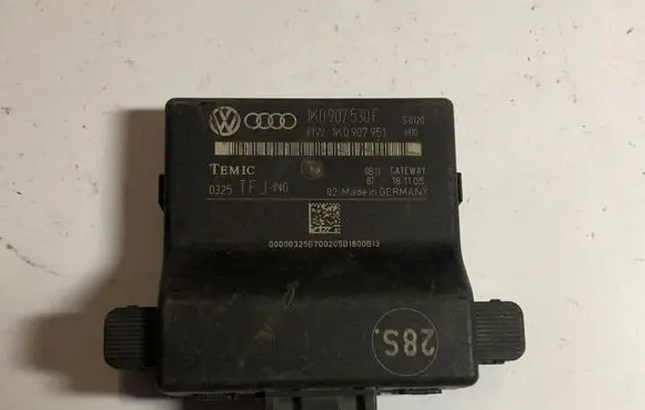 Volkswagen Golf V Gateway control module 1K0907530F 1K0907951