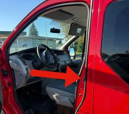 Opel Vivaro Front door lock loop/hook striker