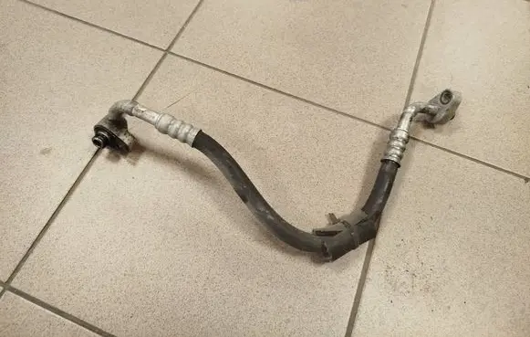 Chrysler Town u0026 Country V Air conditioning (A/C) pipe/hose 