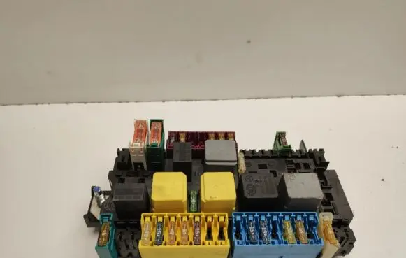 Mercedes-Benz A W176 Fuse box cover A2469060093