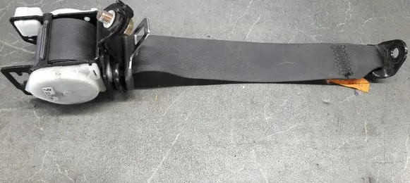 Mazda 626 Rear seatbelt ge4trh