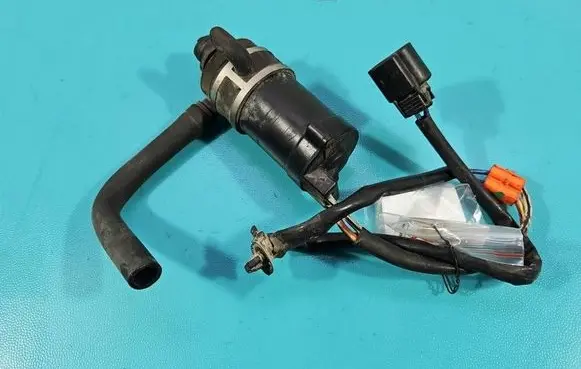 Citroen C-Crosser Windscreen/windshield washer pump IMPRK1589948
