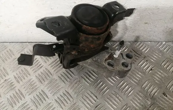 Toyota Avensis T270 Engine mount bracket 123050R020 123150R020