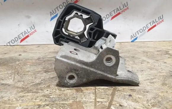 BMW 5 F10 F11 Radiator mount bracket 7186514 7207152 7211162