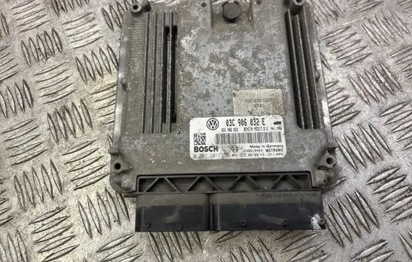 Volkswagen Golf Plus Engine control unit/module 03C906032E