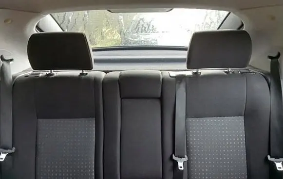 Ford Mondeo Mk III Second row seats 