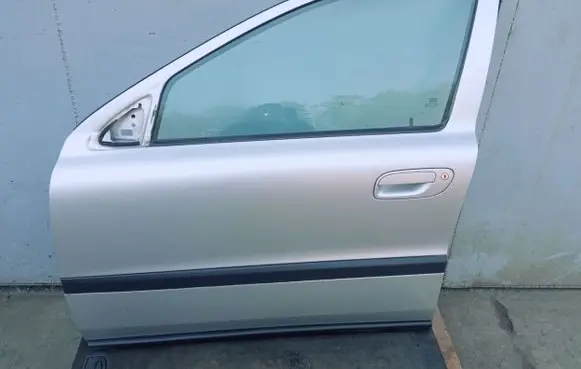 Volvo V70 Front door