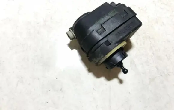 Headlight level adjustment motor
