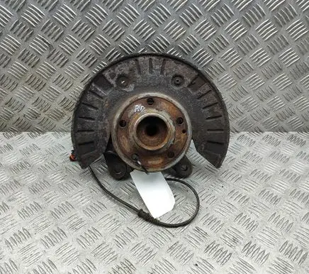 Mercedes-Benz Vito Viano W639 Front wheel hub A6393300732 A6393301332
