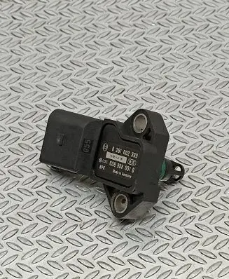 Volkswagen Golf V Air pressure sensor 038906051B 0281002399