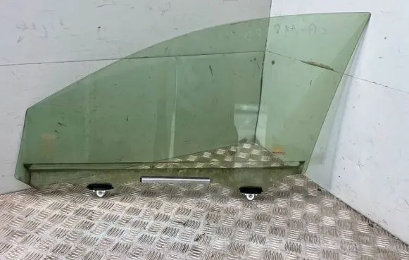 Toyota RAV 4 (XA40) Front door window glass four-door