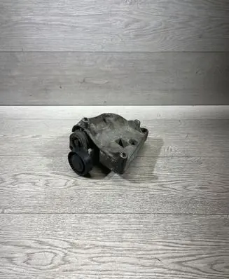 BMW 5 E60 E61 A/C compressor mount bracket 7512556