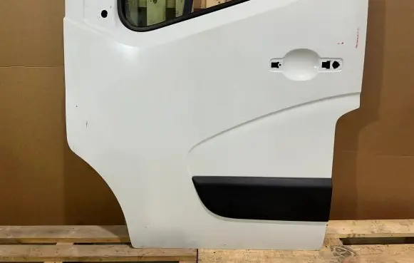 Nissan NV400 Front door