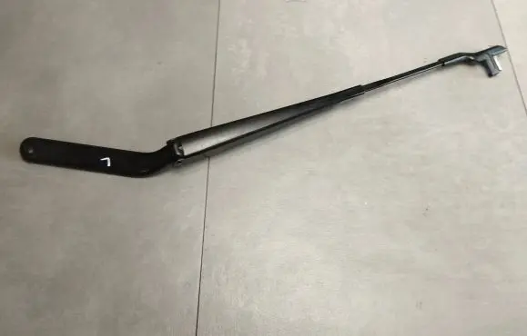 BMW X6 E71 Front wiper blade arm 7153736