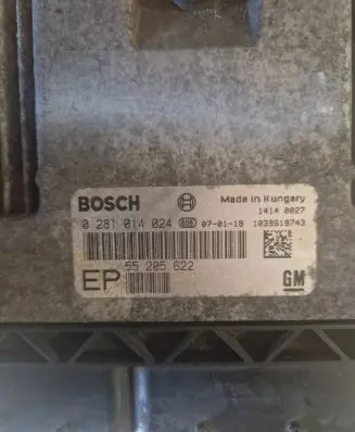 Opel Zafira B Engine control unit/module 55205622 1039S18743 0281014024
