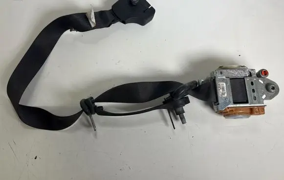 Ford Mustang V Front seatbelt DR3363611B08AFW