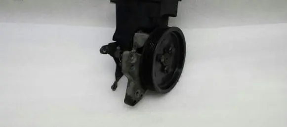 BMW 7 E65 E66 Power steering pump 6779857010