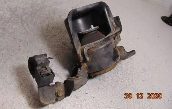 Toyota Avensis T270 Engine mount bracket