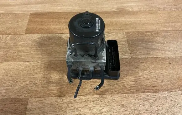Volkswagen Golf V ABS Pump 1K0907379AC 00005305H0 10096003593