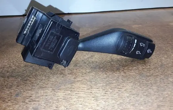 Ford Focus Wiper control stalk 17D940