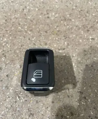 Mercedes-Benz C W204 Electric window control switch A2048700451