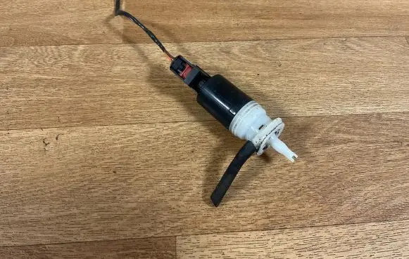 Chrysler Voyager Windshield washer spray nozzle 
