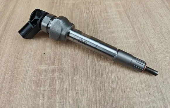 BMW 4 G22 G23 G24 G26 Fuel injector 8579236
