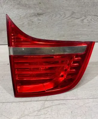 Tailgate rear/tail lights