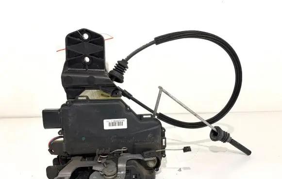 Volkswagen Golf IV Front door lock 6X1837013C