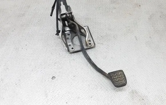 Toyota Avensis T250 Brake pedal