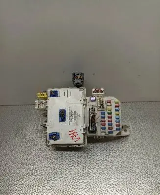 Opel Agila B Fuse module 3677085L41 L0T3723 B85L4