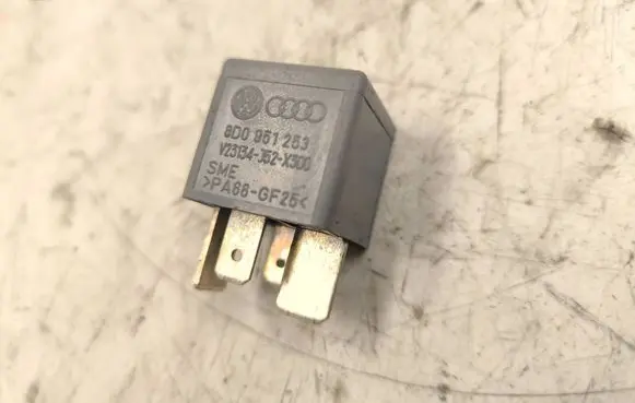 Audi A4 S4 B5 8D Other relay 8D0951253 V23134J526300