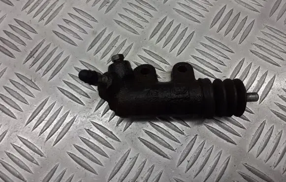 Toyota Avensis T250 Clutch slave cylinder 25819-27050