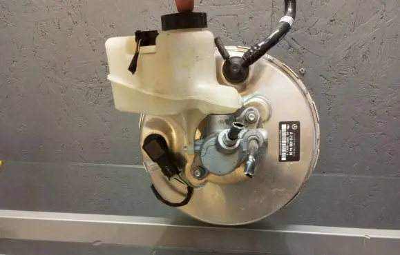 Mercedes-Benz CLS C218 X218 Brake booster A2124301430 03785732014