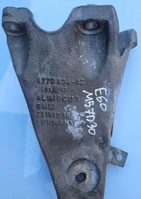 BMW 5 E60 E61 Engine mount bracket 6700634