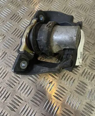 Volvo XC90 Engine mount bracket 32137496