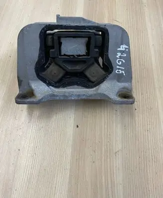 Renault Master III Engine mount bracket