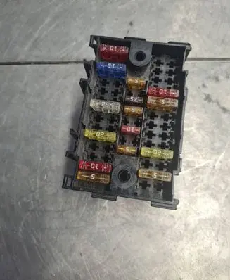 Volkswagen Transporter - Caravelle T5 Fuse module 7E0937617